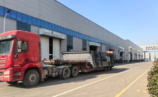 鑫金山發(fā)貨現(xiàn)場